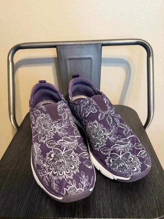 Vera Bradley VB Cloud 2-Mile Slip On Sneakers Flirty Floral Purple Comfort Sz 8 - Picture 9 of 9